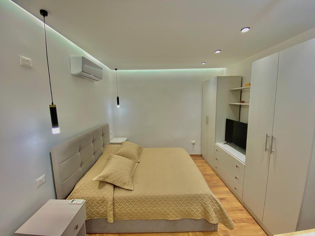 Apartament At U.s Embassy *